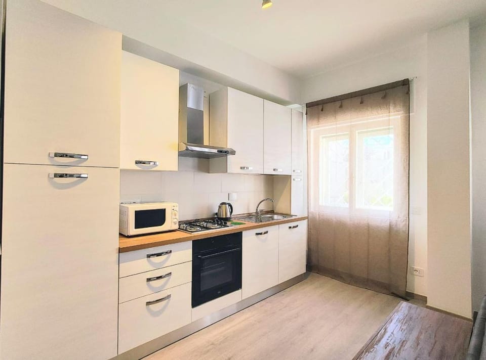 Kitchen or kitchenette, oven, pet friendly, stove, toaster