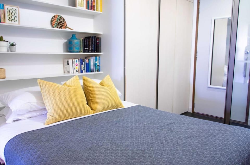 Bed, Library, Photo of the whole room, Bedroom, wardrobe