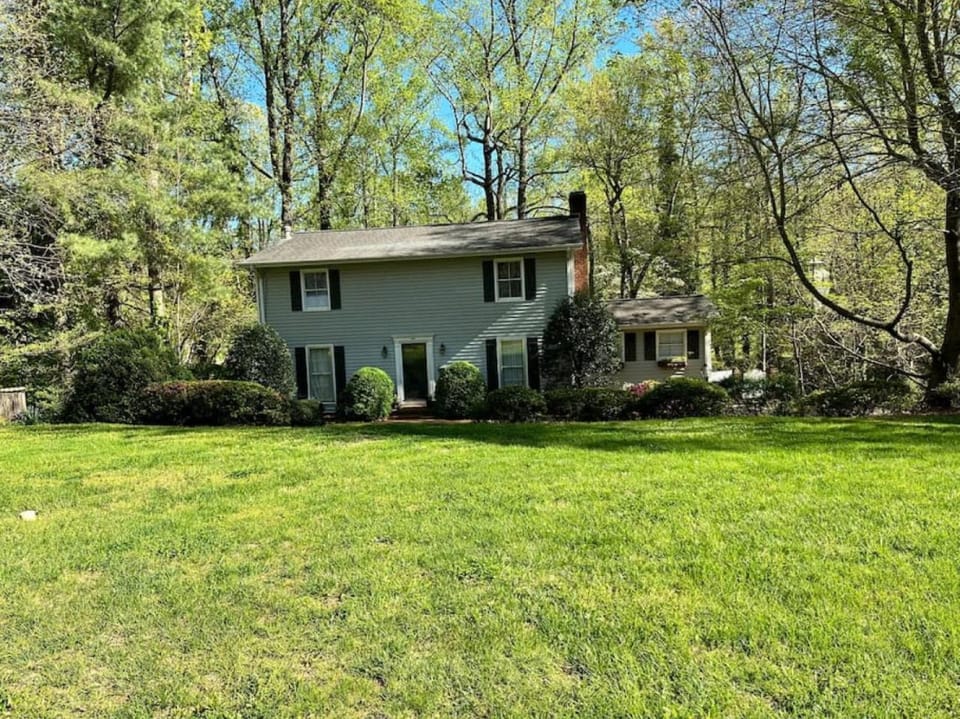Private 1BR Mins to Downtown, Serene Backyard Apartment in Gastonia