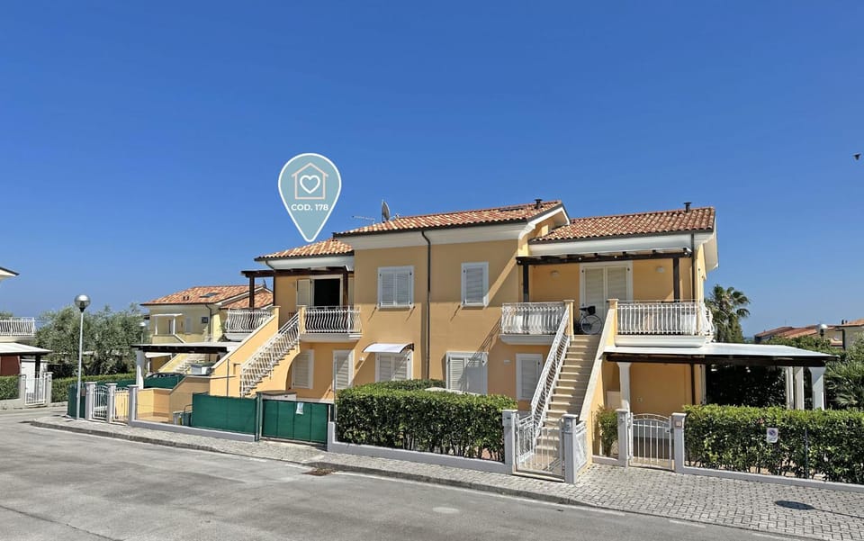 Property building, Day, Neighbourhood, Street view