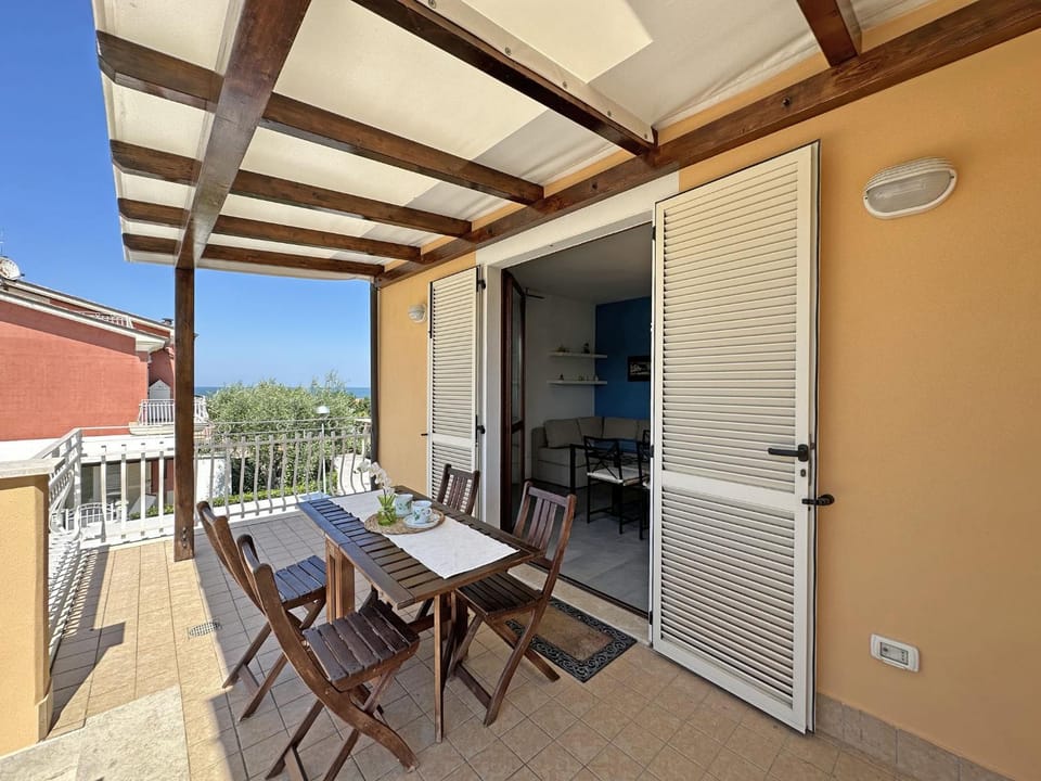 Day, View (from property/room), Balcony/Terrace, Dining area
