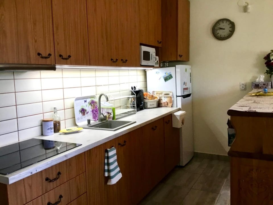 Coffee/tea facilities, dishwasher, stove, toaster, kitchen