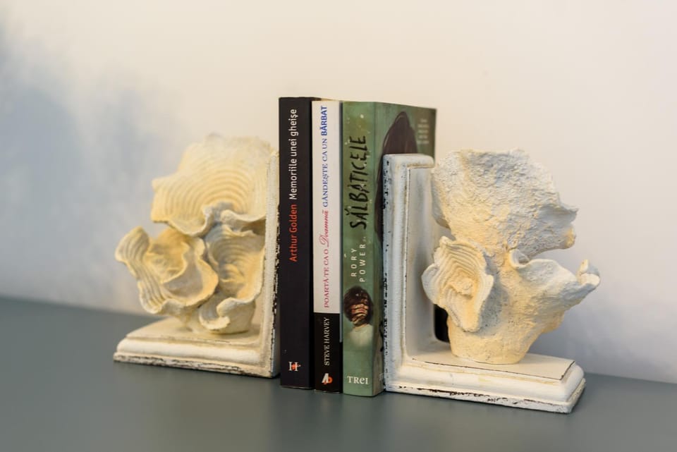 Library, Decorative detail