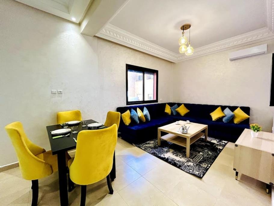 Living room, Seating area, Dining area, air conditioner