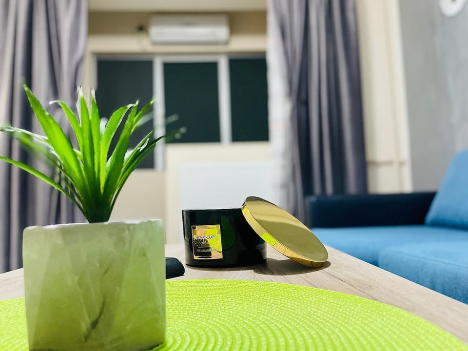 Bed, Living room, Seating area, Bedroom, air conditioner