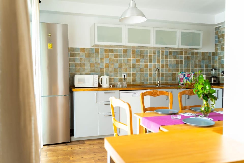Kitchen or kitchenette, Dining area, oven, pet friendly, stove, toaster