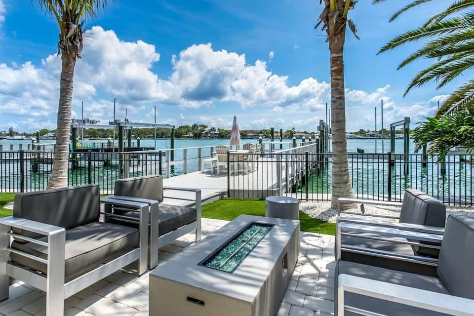 2 Waterfront Homes 1 Amazing Rental with SwimSpa Villa in Sunset Beach