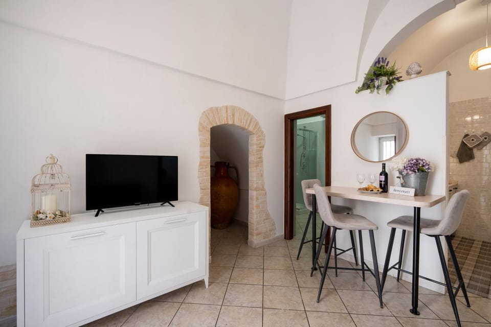 TV and multimedia, Living room, Dining area