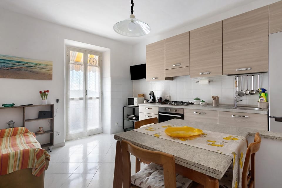 Property building, Kitchen or kitchenette, Living room