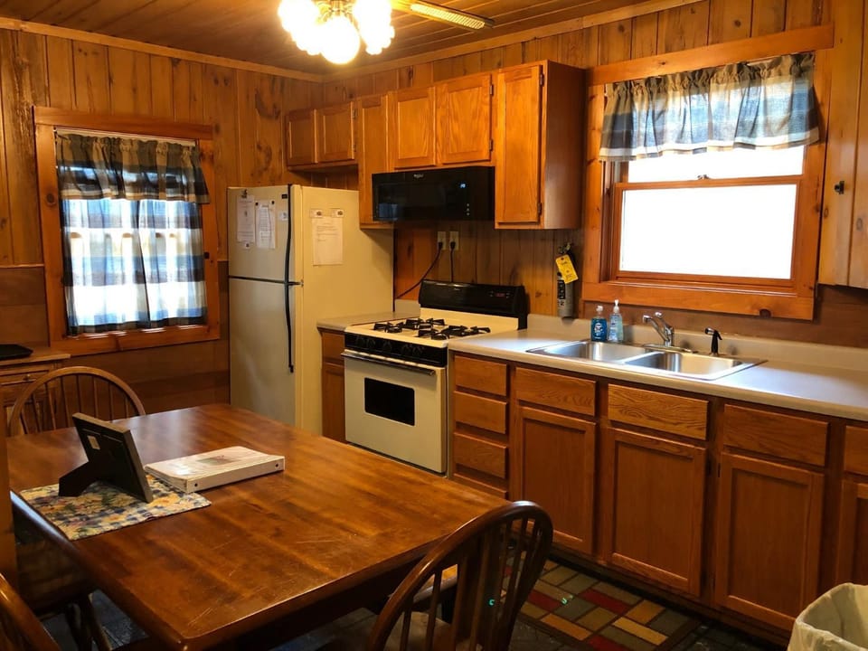 Kitchen or kitchenette, kitchen