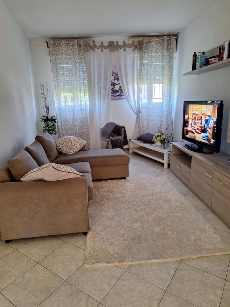 Communal lounge/ TV room, TV and multimedia, Living room, Seating area