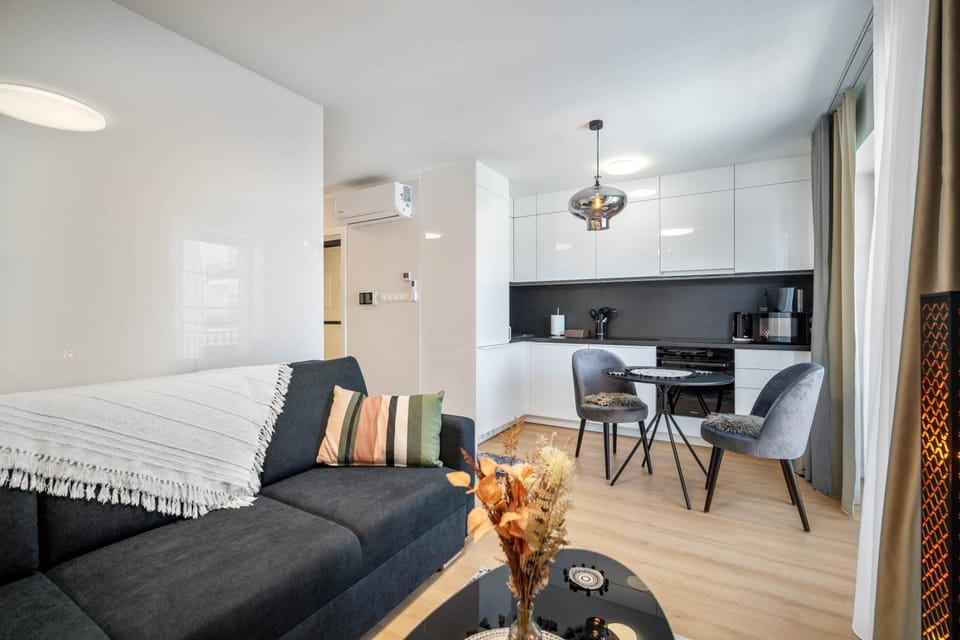 Living room, Dining area, kitchen