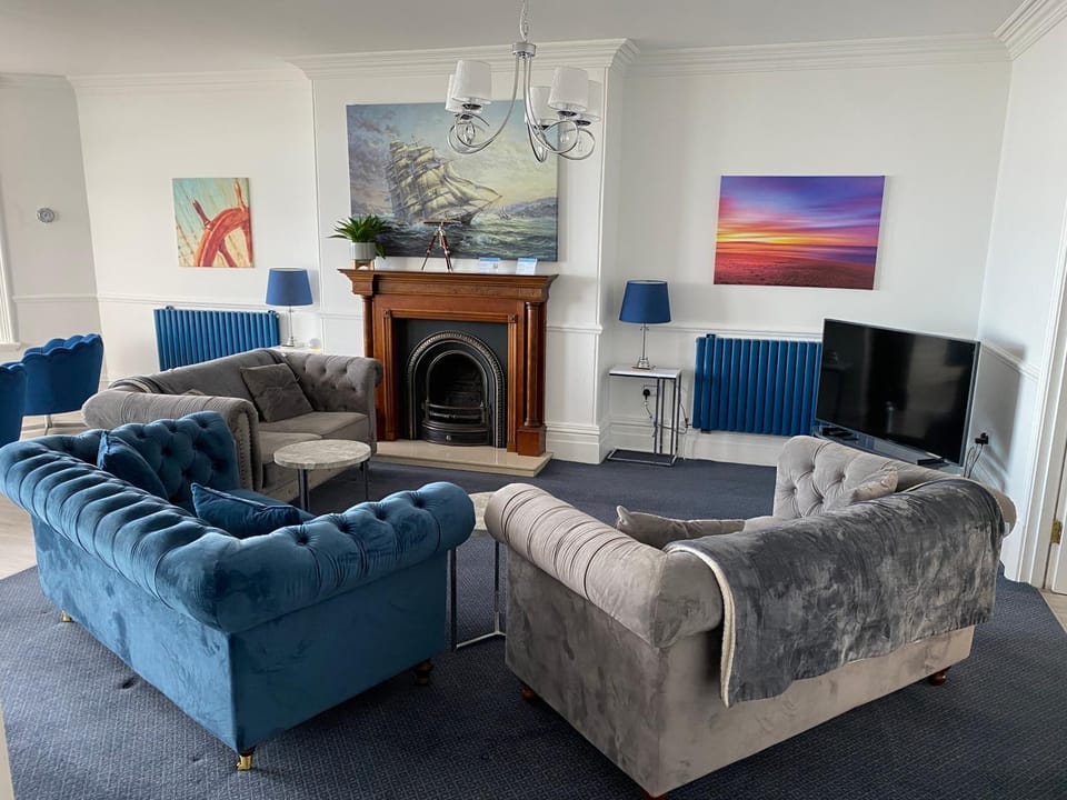 Captain's Deck Beach Balcony PerfectlySaltburn Apartment in Saltburn-by-the-Sea