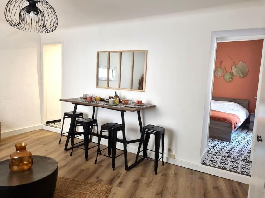 Living room, Photo of the whole room
