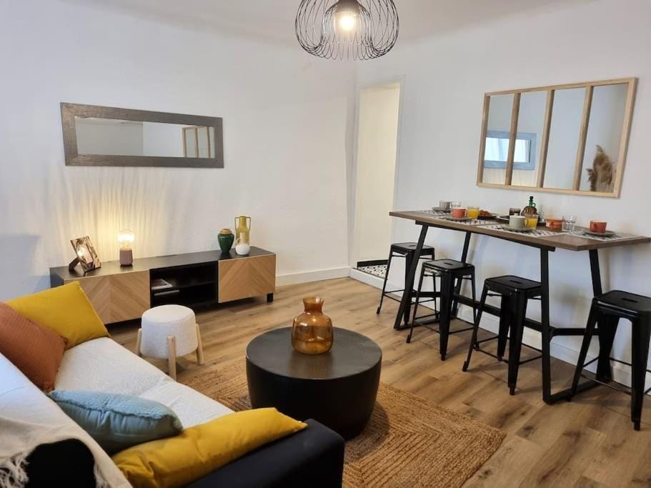 Living room, Seating area