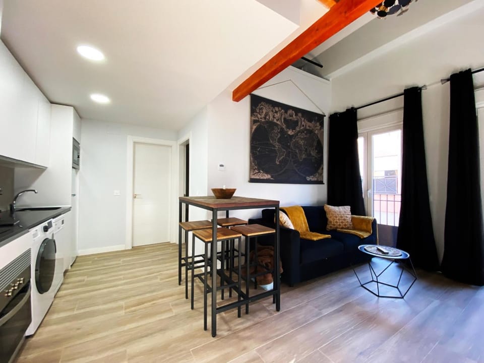 Communal lounge/ TV room, TV and multimedia, Kitchen or kitchenette, Living room, Seating area, Dining area