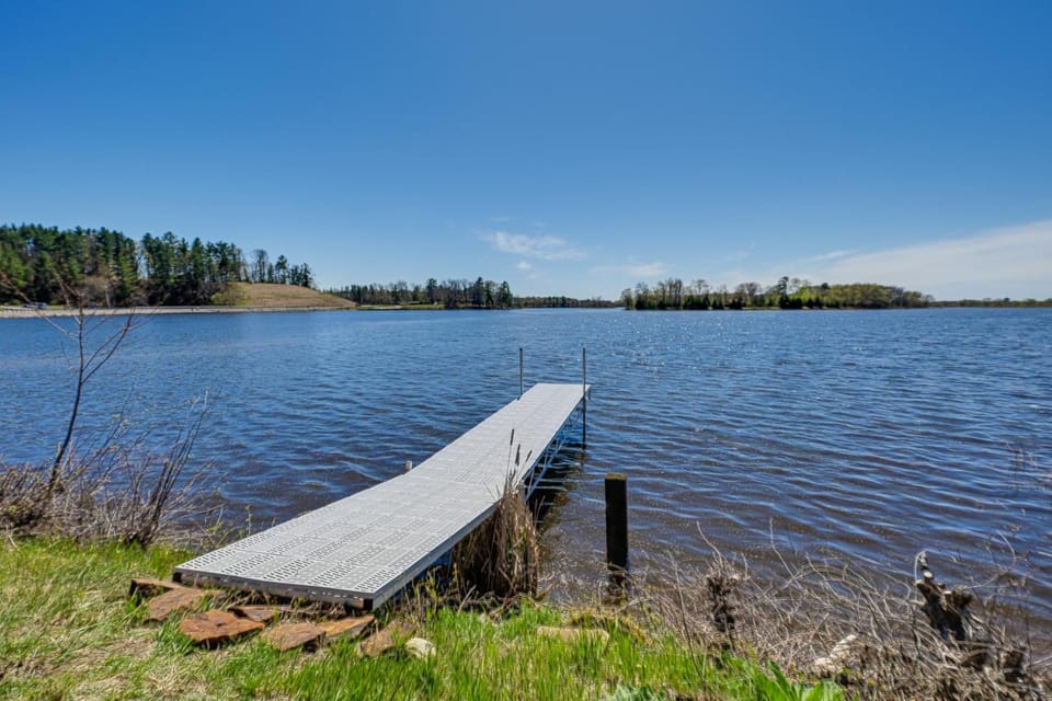 Ice Fishing On-Site: Waterfront Nekoosa Home! House in Petenwell Lake