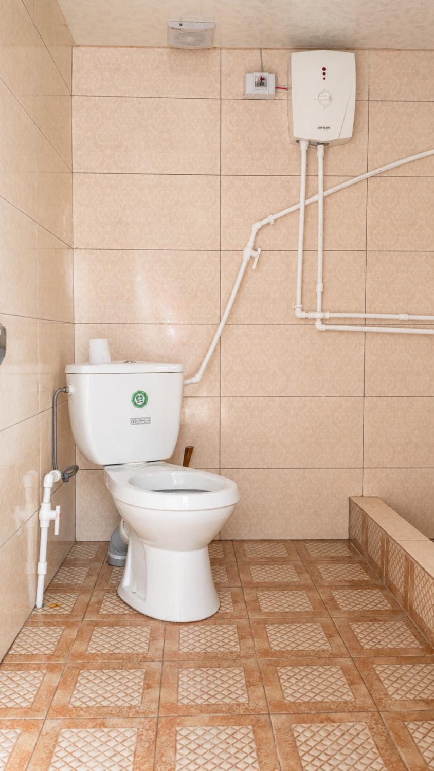 Shower, Toilet