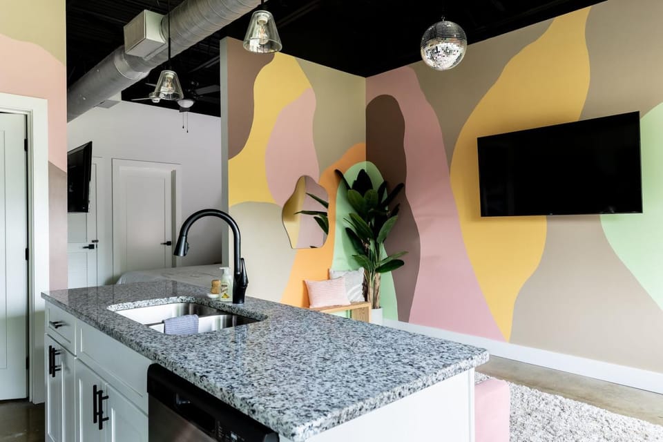 NEW Studio Sleeps 4 - 7 mins to DT Apartment in Nashville