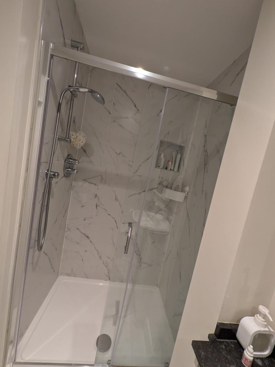 Pvt ensuite room ,25 mins train to city center Vacation rental in Dublin