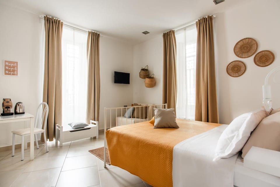 Neapolis Guest House Bed and Breakfast in Naples