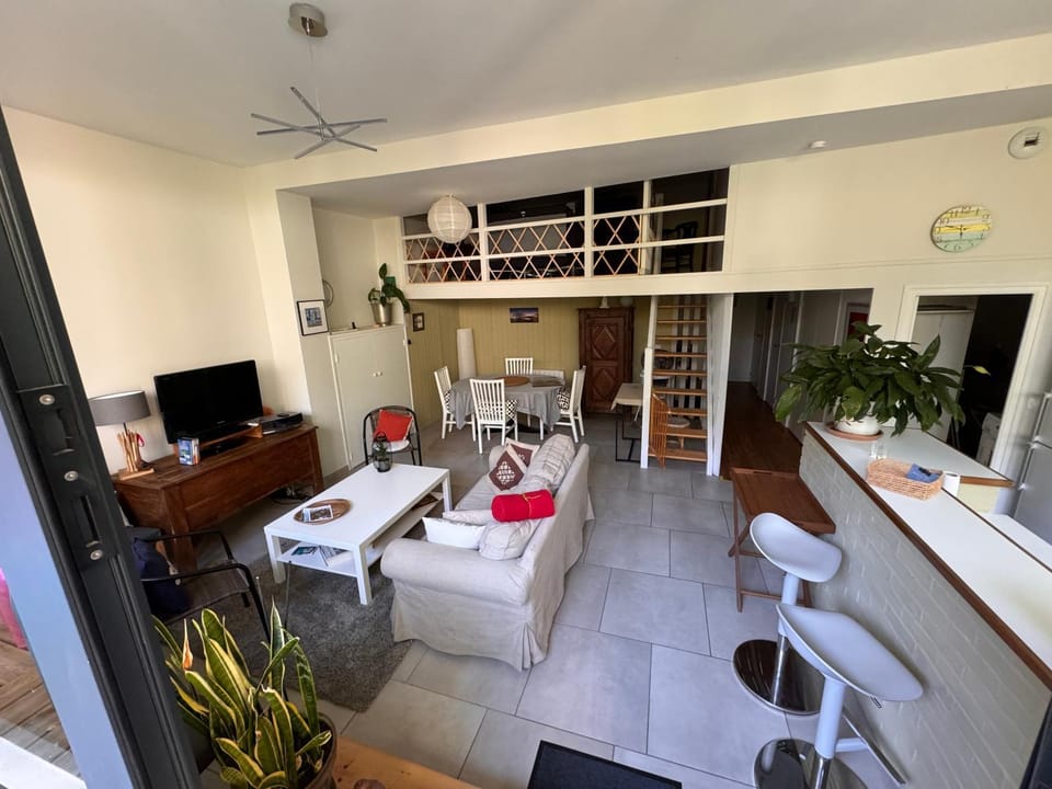 TV and multimedia, Living room, Seating area, Dining area, kitchen