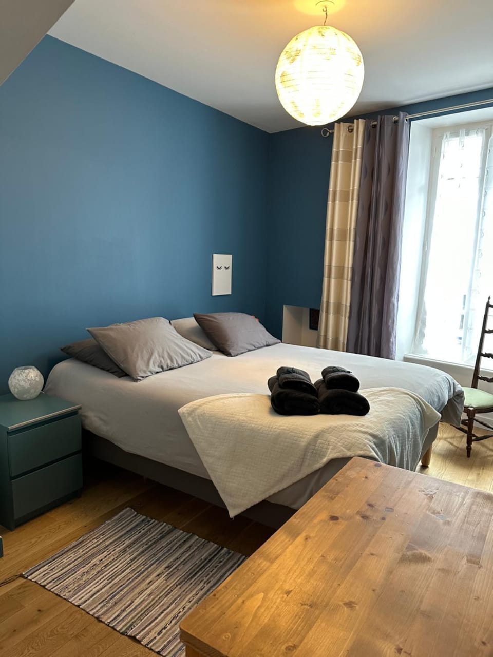 Photo of the whole room, Bedroom, towels