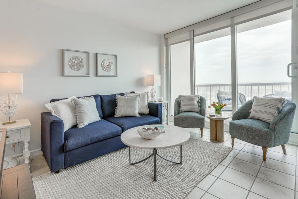Pool & Beach Access: Oceanfront Galveston Condo House in Texas City