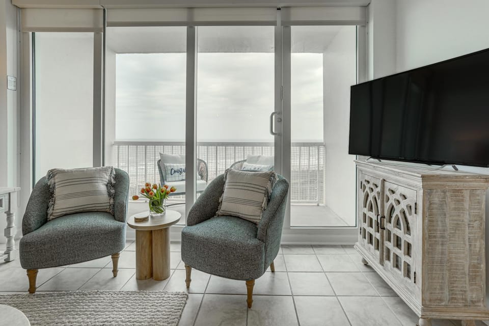 Pool & Beach Access: Oceanfront Galveston Condo House in Texas City