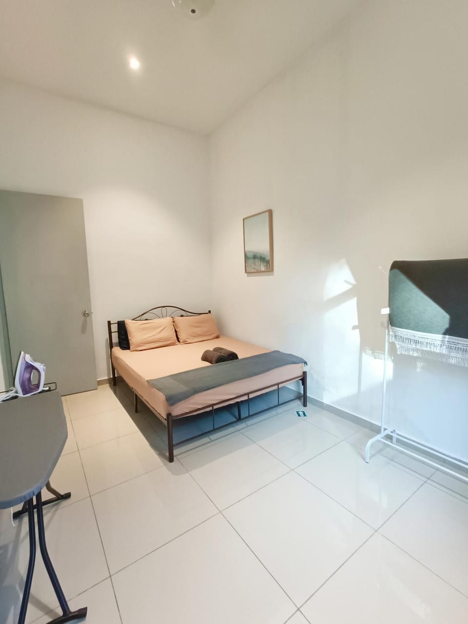 Bed, Photo of the whole room, Bedroom, flat iron