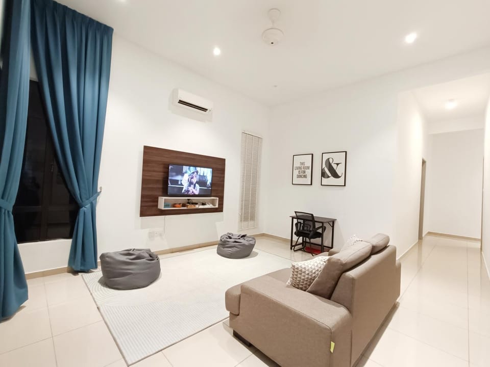 TV and multimedia, Living room, Seating area, air conditioner