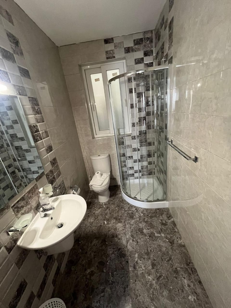 Mellieha large 4 Bedroom Apartment -sleeps 8 Prime Location- Beach 950m Apartment in Malta