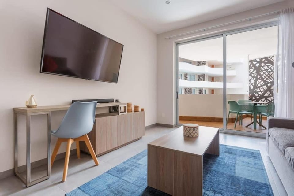 Luxury 2-bed Apartment 200MB Wifi Sauna AC Gym House in Playa del Carmen