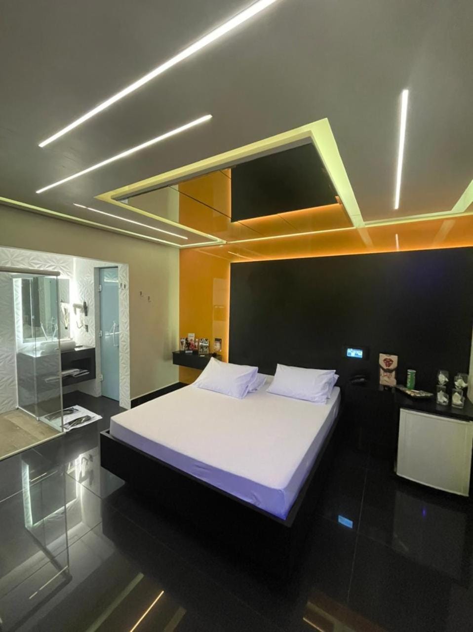 Bed, Bedroom, minibar