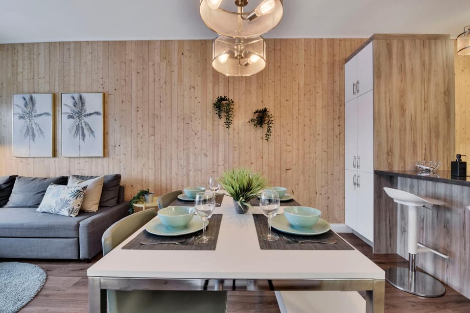Seating area, Dining area