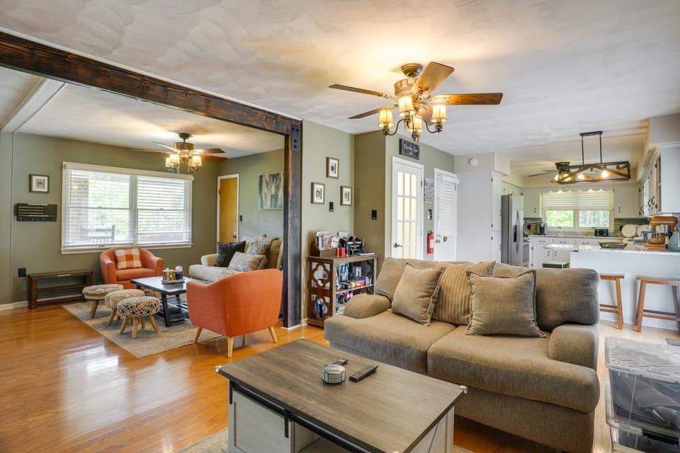 Riverfront Shenandoah Getaway w/ Kayaks & Tubes! House in Shenandoah Valley