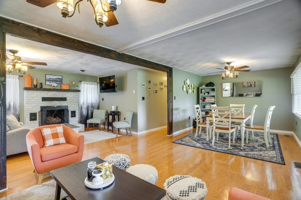 Riverfront Shenandoah Getaway w/ Kayaks & Tubes! House in Shenandoah Valley