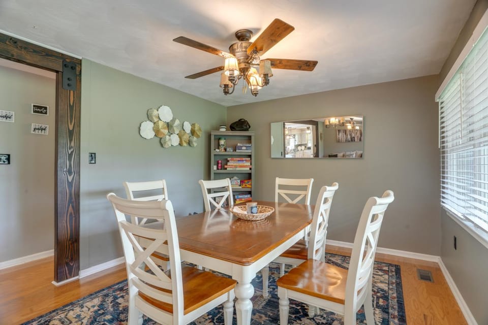 Riverfront Shenandoah Getaway w/ Kayaks & Tubes! House in Shenandoah Valley