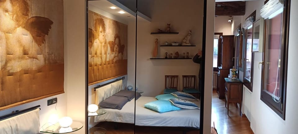 Bed, Photo of the whole room