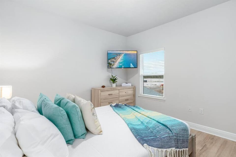 Walk to the Beach, Brand New Luxe Beach House House in Florida