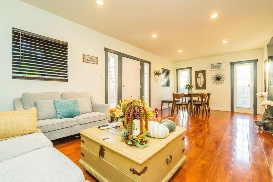 Newly Remodeled 3B2B House House in Glendora