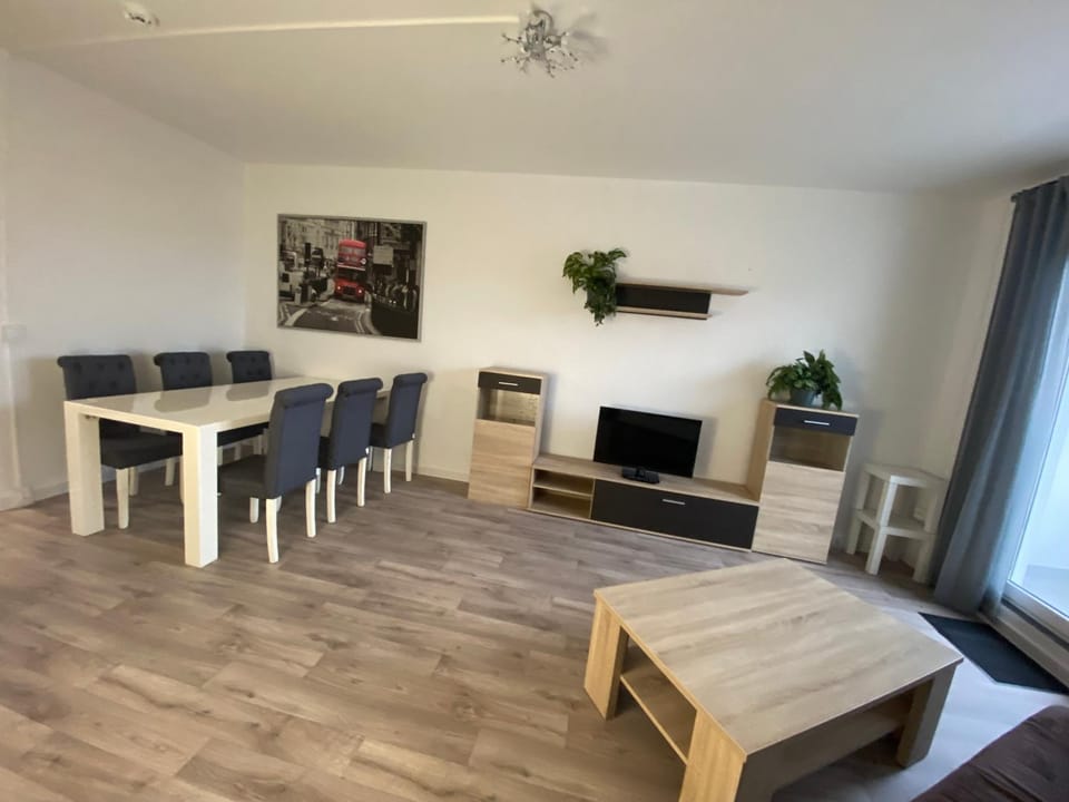 Wunderschöne und Handwerker und Monteur Wohnung 167 Apartment in Magdeburg