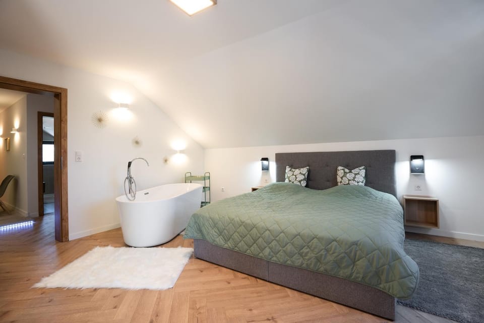 Bed, Spa and wellness centre/facilities, Bedroom
