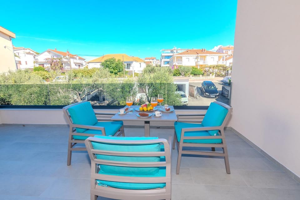 Day, Summer, View (from property/room), Balcony/Terrace, Photo of the whole room, Seating area, Autumn, Time of day, Quiet street view, Inner courtyard view, furniture