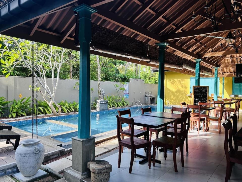 Patio, Restaurant/places to eat, Day, Banquet/Function facilities, Dining area, Pool view, Swimming pool, sunbed