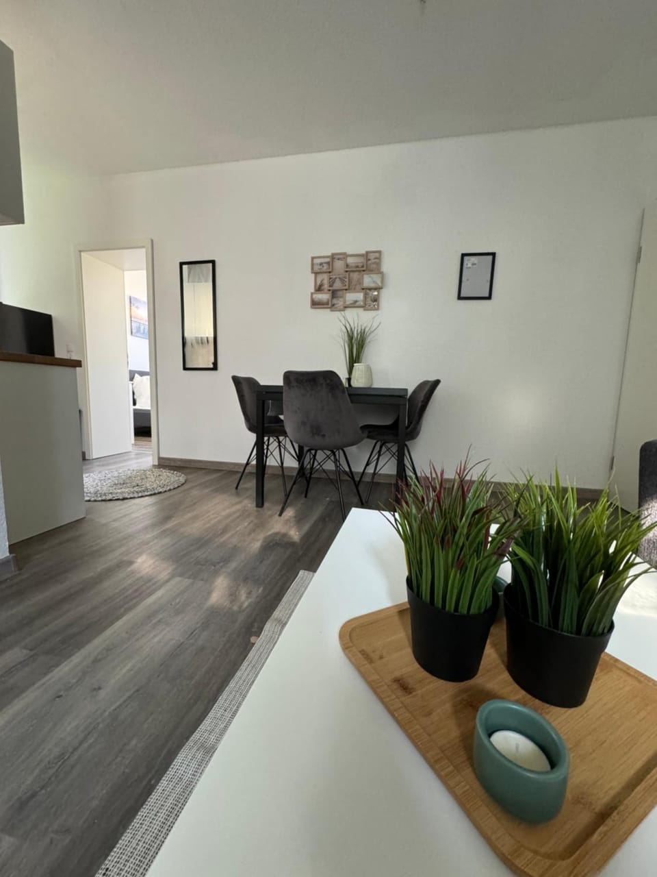 Seating area, Dining area