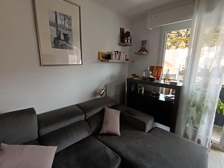 Appartement équipé, Roquebrune Menton plage mer . Apartment in Roquebrune-Cap-Martin