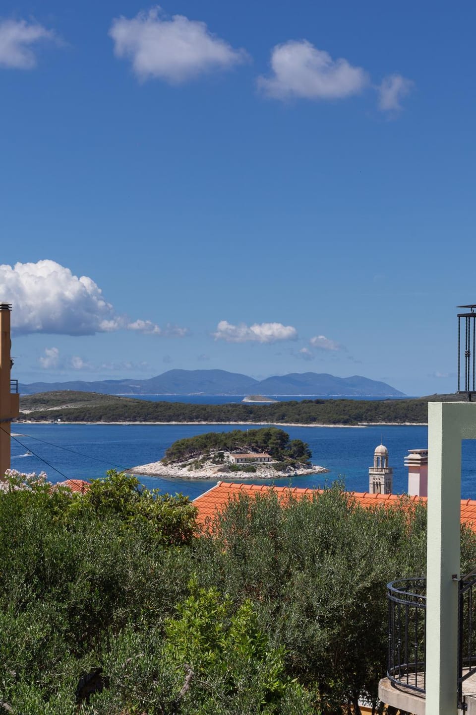 Apartmani Jakić 2 Bed and Breakfast in Hvar