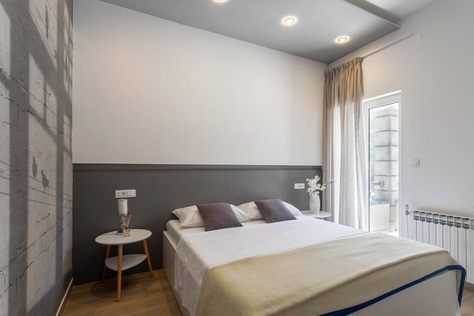 Apartmani Jakić 2 Bed and Breakfast in Hvar