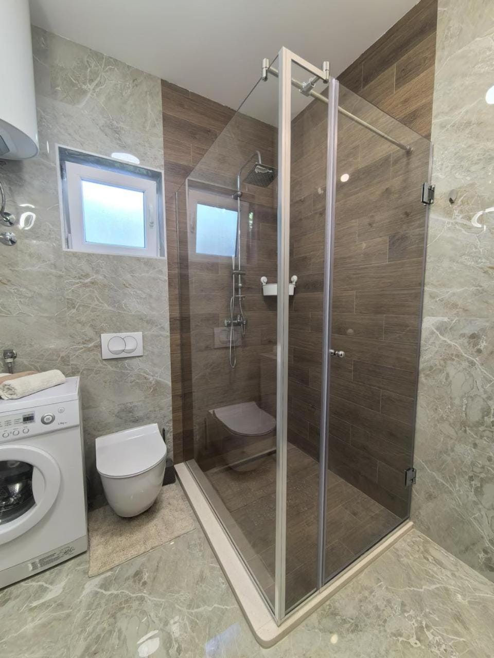 Shower, Toilet, Bathroom, towels